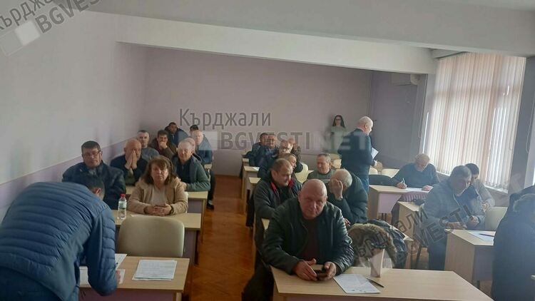 Семинар за съвременните методи на подхранване на пчелните семейства се проведе в Кърджали