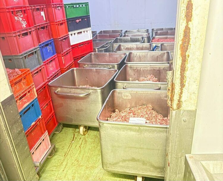 Близо 6 тона негодни храни в Димитровград ще бъдат унищожени