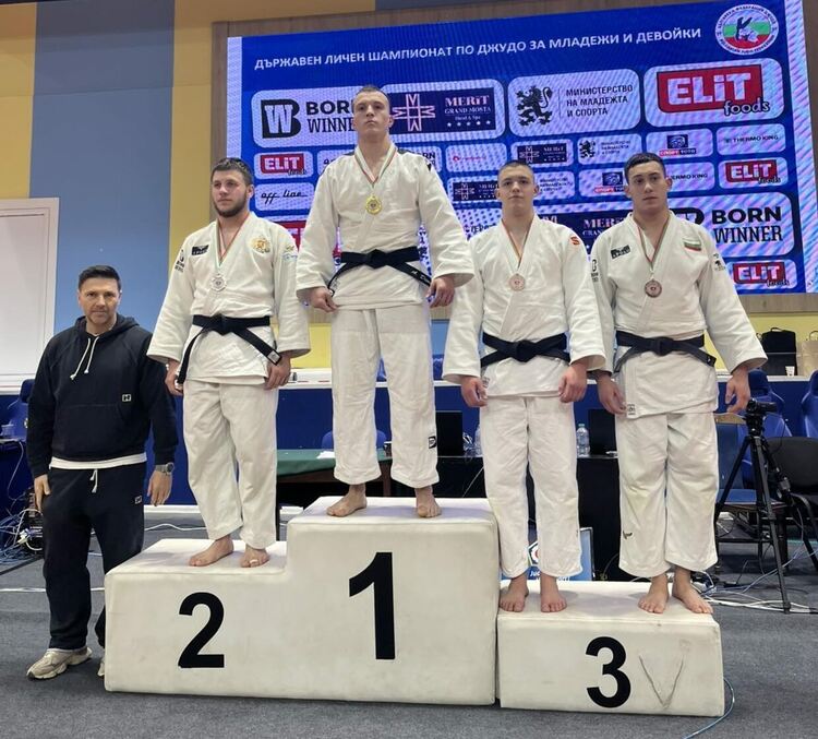 Антон Димитров донесе втора титла на &bdquo;Хасково&ldquo; от шампионата за младежи