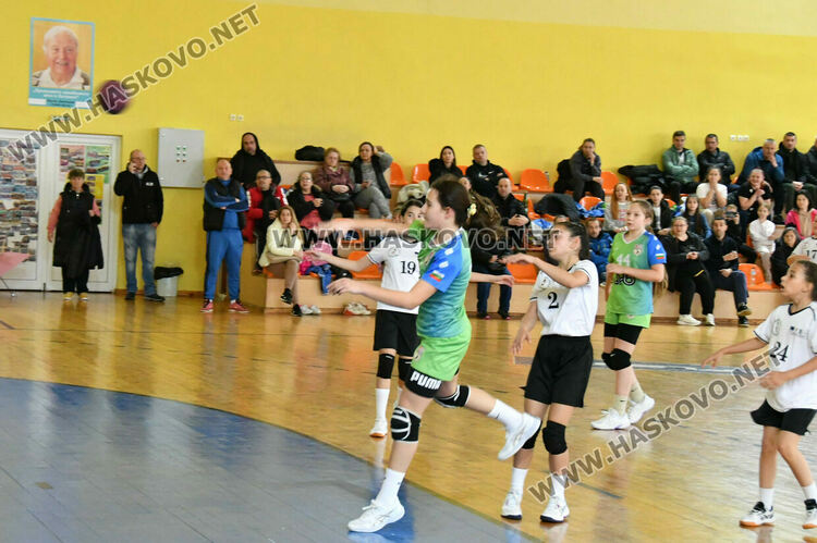 Младите надежди на хасковския хандбал завършиха на първо място в редовния сезон