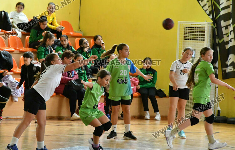 Младите надежди на хасковския хандбал завършиха на първо място в редовния сезон