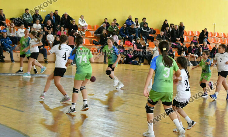 Младите надежди на хасковския хандбал завършиха на първо място в редовния сезон