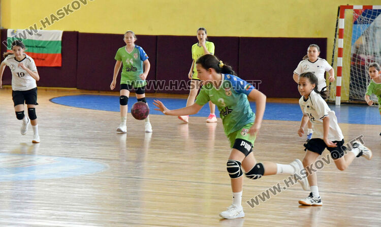 Младите надежди на хасковския хандбал завършиха на първо място в редовния сезон