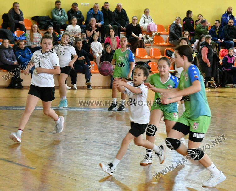 Младите надежди на хасковския хандбал завършиха на първо място в редовния сезон