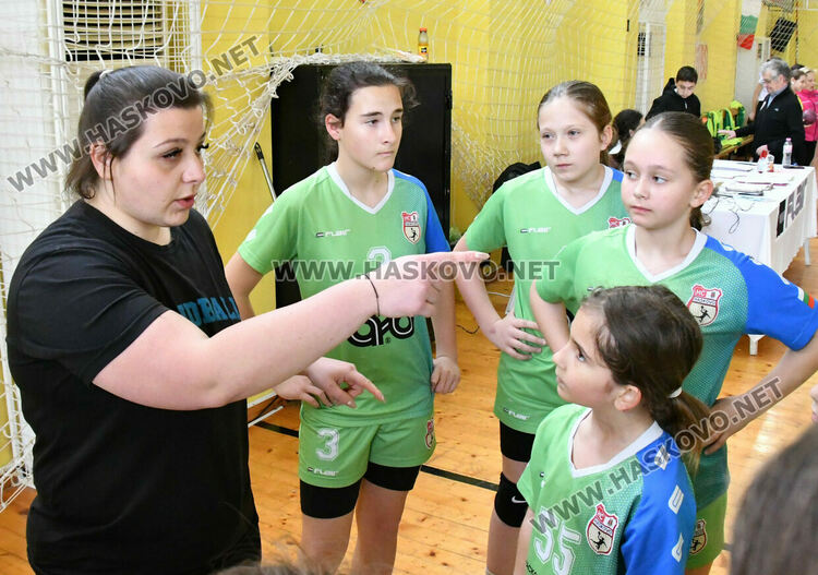 Младите надежди на хасковския хандбал завършиха на първо място в редовния сезон