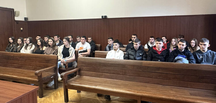 Съдия и следовател с лекция пред ученици от ПГДС-Хасково за умишлени и непредпазливи ПТП