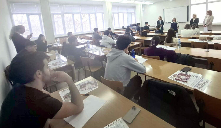 Първият предварителен изпит в УНСС-Хасково премина при голям интерес от кандидат-студенти