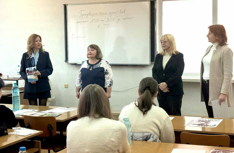 Първият предварителен изпит в УНСС-Хасково премина при голям интерес от кандидат-студенти