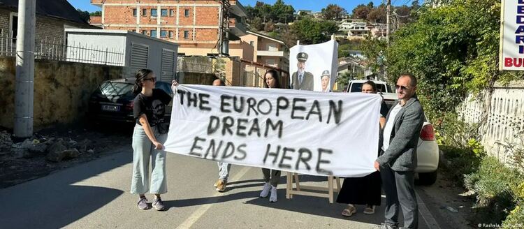 Протест в Албания срещу сключеното споразумение за приемането на мигранти от Италия