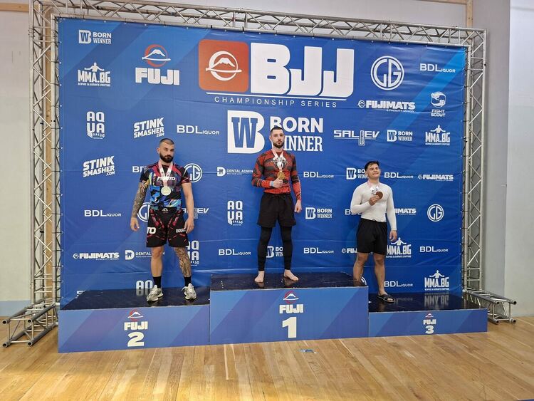 Димитровградчани с две титли и три сребърни медала на състезание по бразилско джу джицу