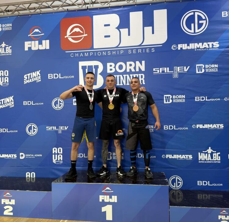 Състезателите на Z Team Jiu Jitsu със силно представяне на международен турнир 