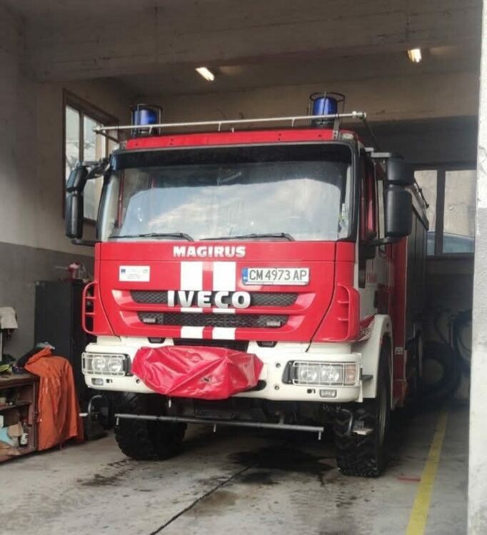 Пожар унищожи &bdquo;Фиат Добло&ldquo; в с. Козарка, спасени три автомобила