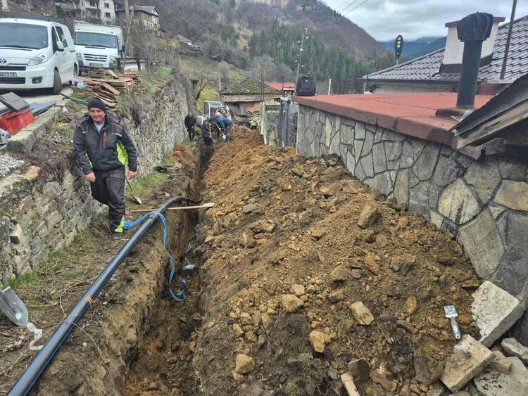 В село Брезе започна подмяна на водопровода за около 1,77 млн. евро