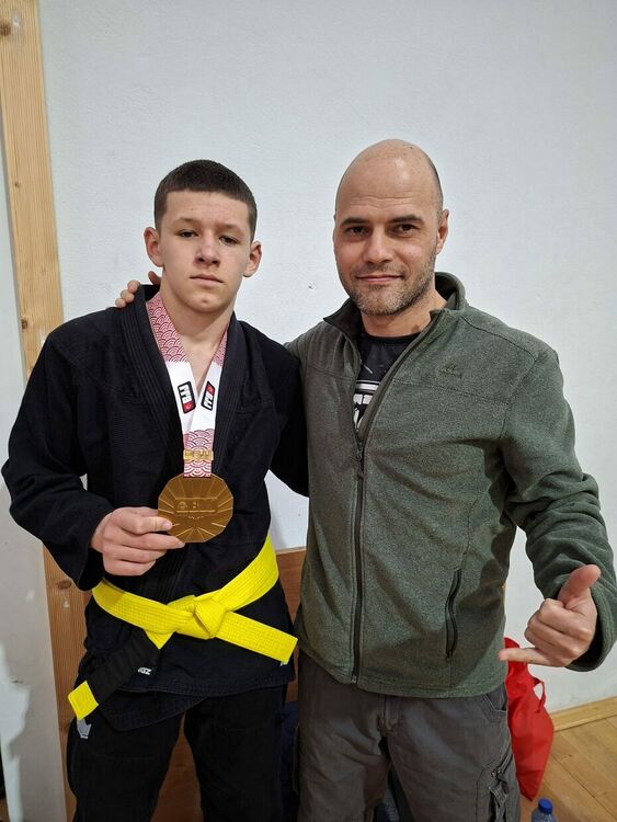 Димитровградчани с две титли и три сребърни медала на състезание по бразилско джу джицу