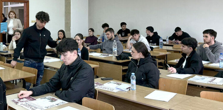 Първият предварителен изпит в УНСС-Хасково премина при голям интерес от кандидат-студенти