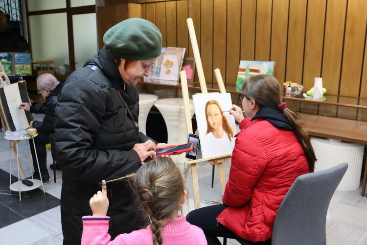 Художници рисуват художници в Хасково