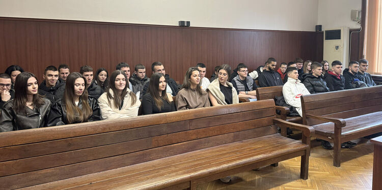 Съдия и следовател с лекция пред ученици от ПГДС-Хасково за умишлени и непредпазливи ПТП