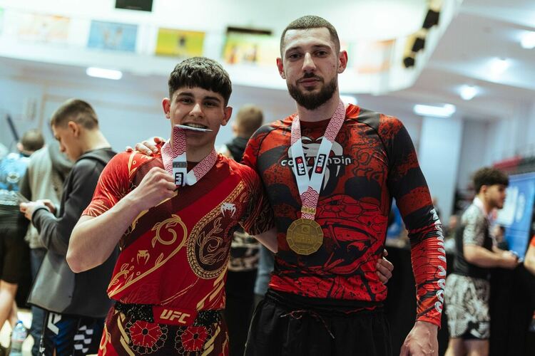 Димитровградчани с две титли и три сребърни медала на състезание по бразилско джу джицу