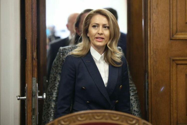 Рая Назарян също замина за Украйна