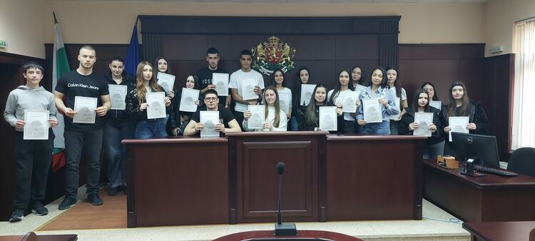 Младежи от Хасково бяха част от лекция за отговорността на държавата