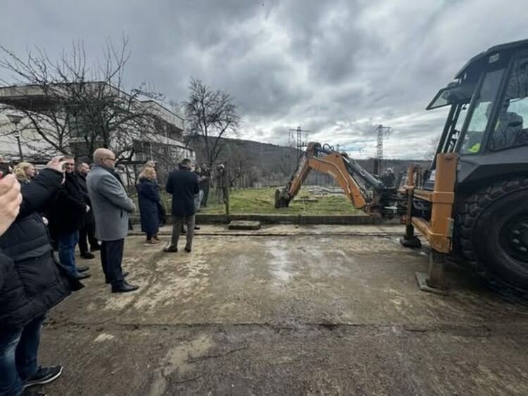 С официална церемония бе даден старт на строително-монтажните дейности по изграждането на нова тягова подстанция
