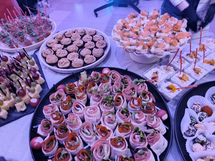 Ученици от ПГТ &bdquo;Александър Паскалев&ldquo; сътвориха арт кулинарно преживяване