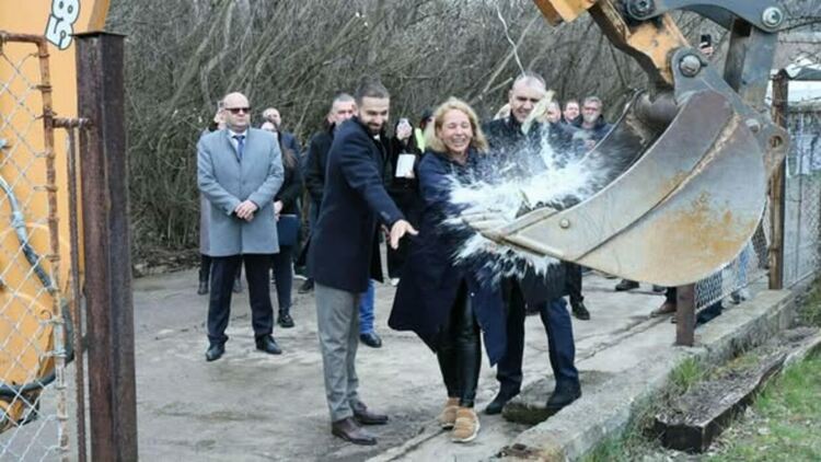 С официална церемония бе даден старт на строително-монтажните дейности по изграждането на нова тягова подстанция