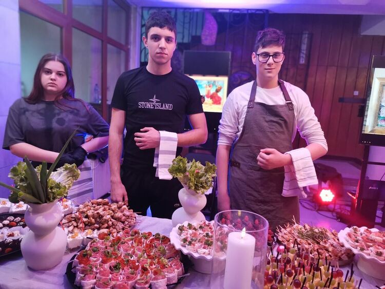 Ученици от ПГТ &bdquo;Александър Паскалев&ldquo; сътвориха арт кулинарно преживяване