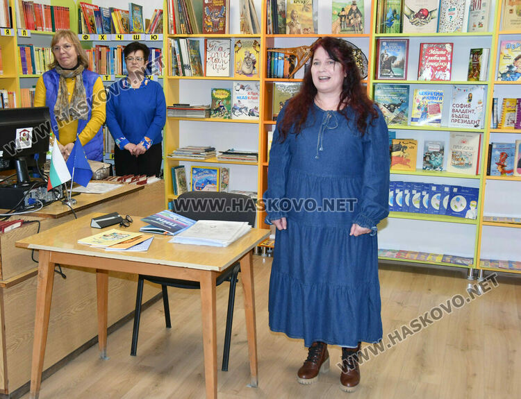 Първокласници четоха и се забавляваха с &bdquo;Приключенията на Пин&ldquo; и авторката Вера Накова в Хасково
