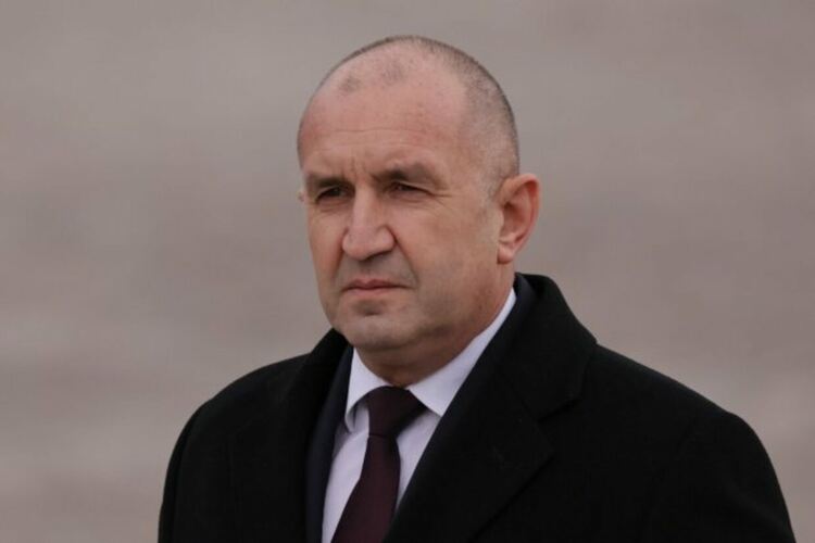 Радев и Крум Зарков разкритикуваха Гюров за споразумението с Украйна