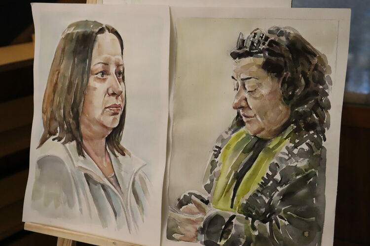 Изложба &bdquo;Светове от цветове&ldquo; озари библиотеката в Хасково