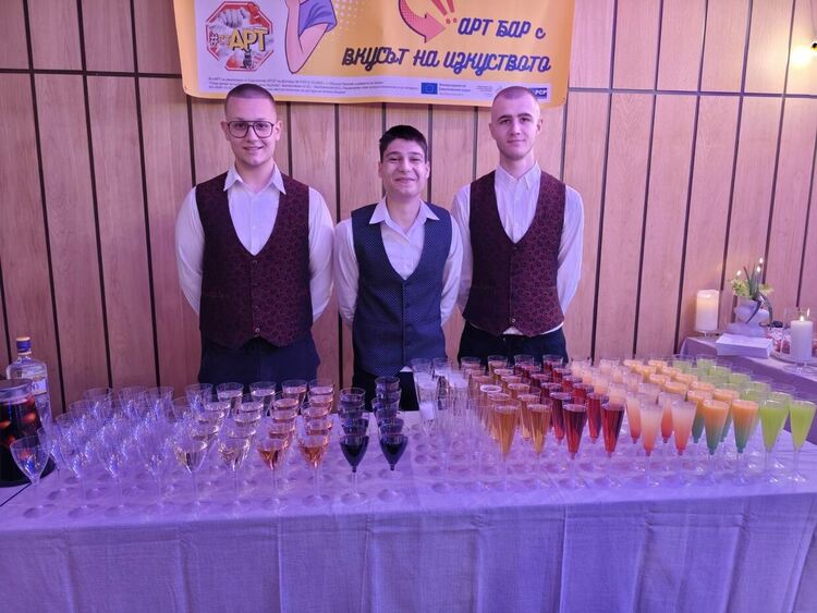 Ученици от ПГТ &bdquo;Александър Паскалев&ldquo; сътвориха арт кулинарно преживяване