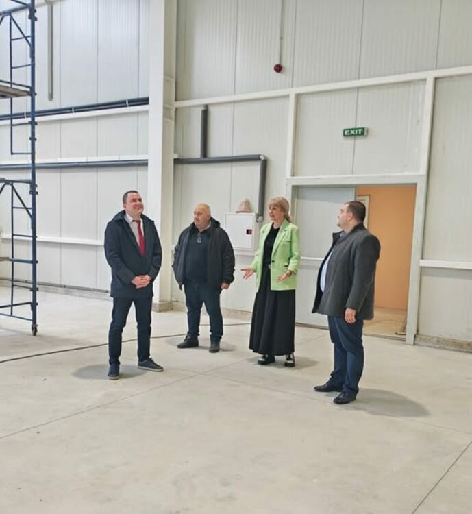 Изграждането на новия физкултурен салон в СУРИЧЕ &bdquo;Д-р Петър Берон&ldquo; напредва