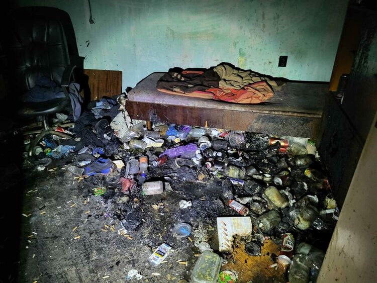 Издирват мъж с тежко пиянство, загасил пожар в апартамента си и изчезнал