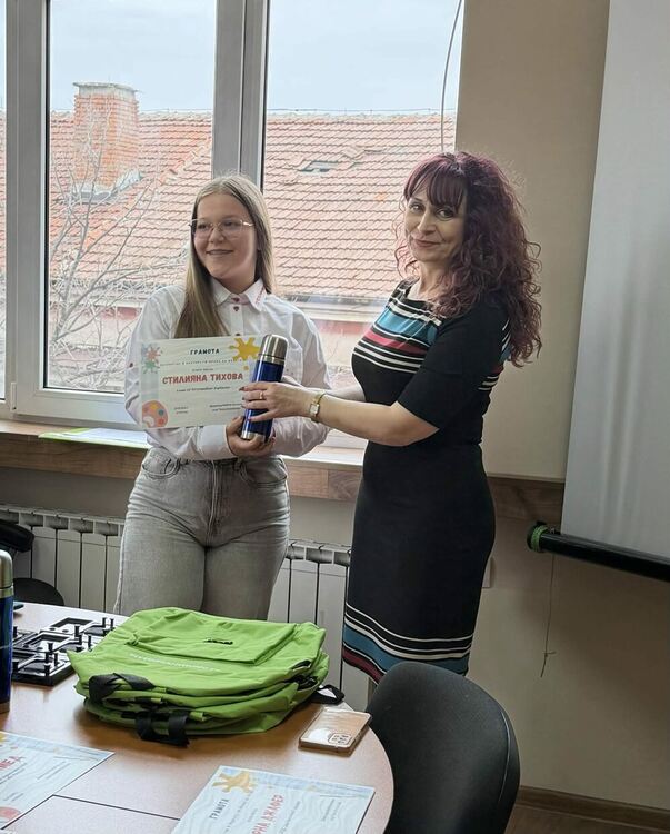 Рисунка с послание донесе награда на ученичка от СУ &bdquo;Петко Р. Славейков&ldquo; &ndash; Кърджали