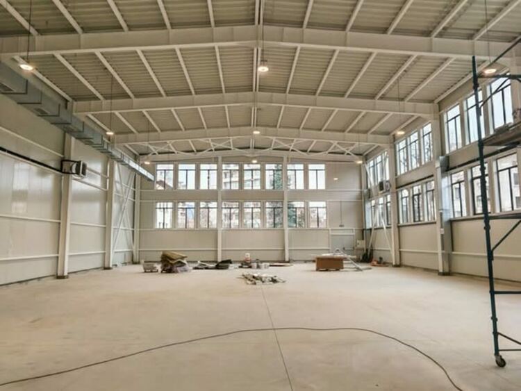 Изграждането на новия физкултурен салон в СУРИЧЕ &bdquo;Д-р Петър Берон&ldquo; напредва