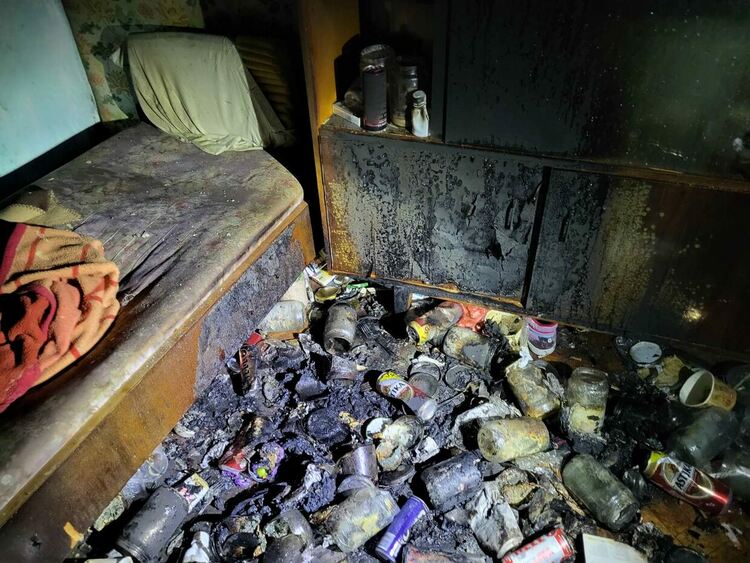 Издирват мъж с тежко пиянство, загасил пожар в апартамента си и изчезнал