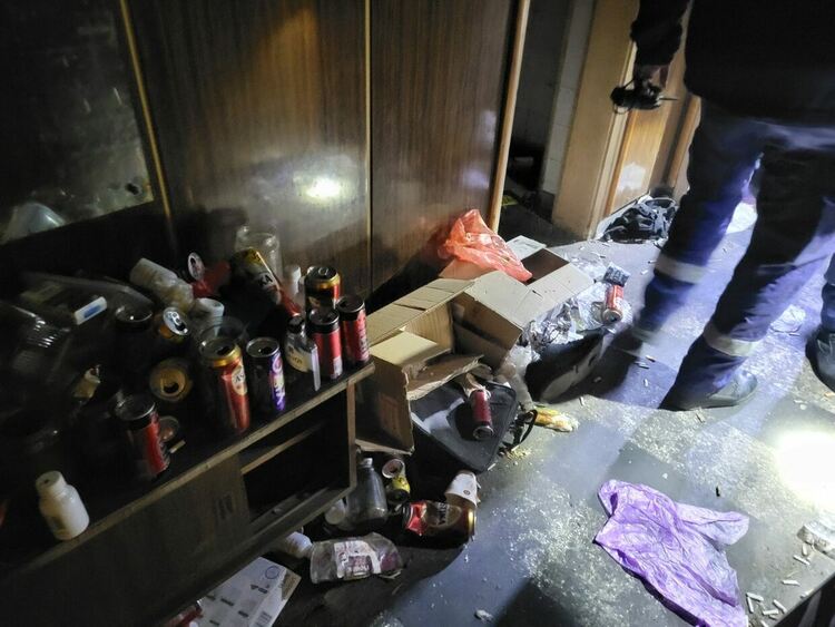 Издирват мъж с тежко пиянство, загасил пожар в апартамента си и изчезнал