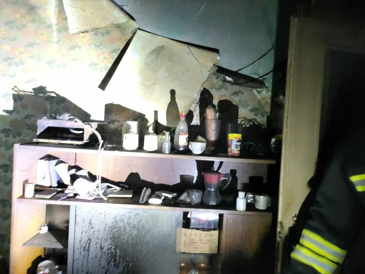 Издирват мъж с тежко пиянство, загасил пожар в апартамента си и изчезнал