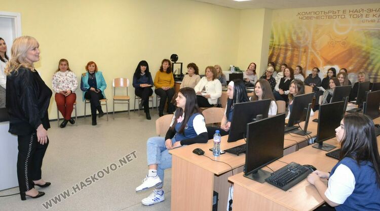 Разкриват паралелка &bdquo;Киберсигурност&ldquo; в Гимназията по туризъм в Хасково