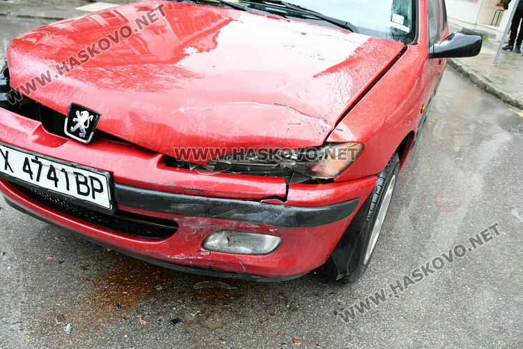 Жена пострада при катастрофа на кръстовище в Хасково