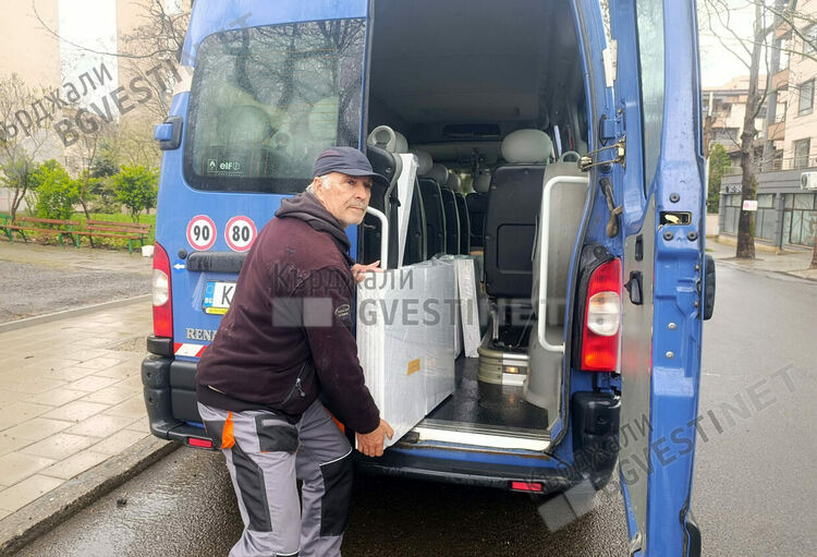 Областна администрация предостави на общините 604 паравана за изборите