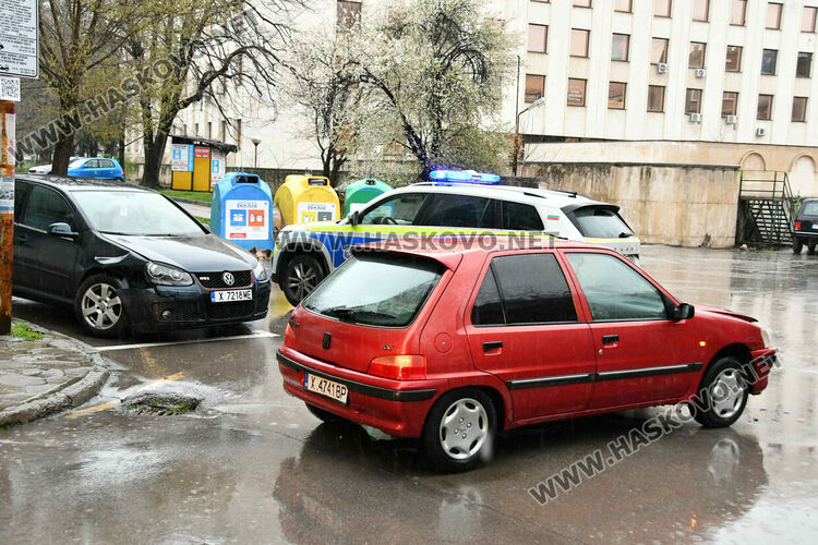 Жена пострада при катастрофа на кръстовище в Хасково