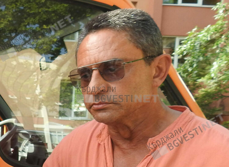 Делин Запартов