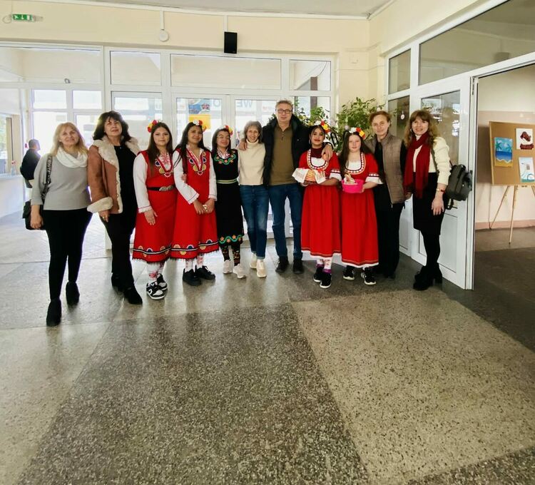 Лазарки носят духа на Цветница в ПГ по туризъм