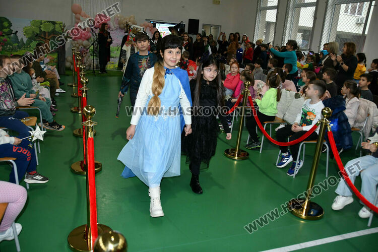С пъстър карнавал на приказните герои отбелязаха Деня на детската книга в хасковско училище