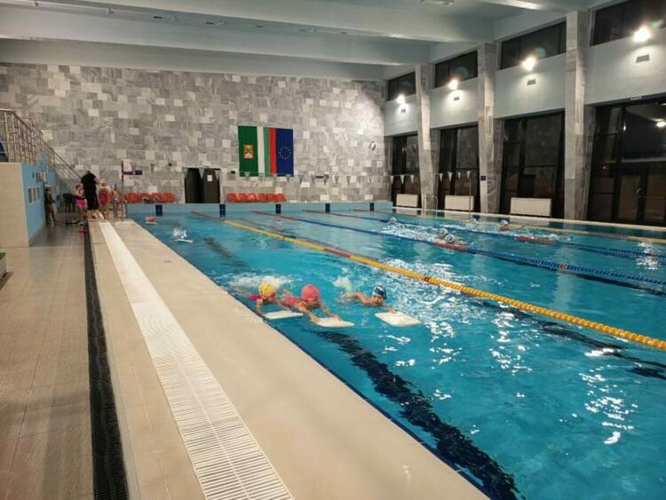Удължават работното време на плувния басейн в Смолян