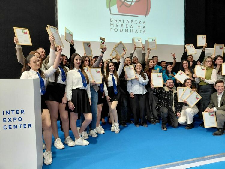 Ученички от Царската гимназия с първо и второ място с проекти за детска мебел в национален конкурс