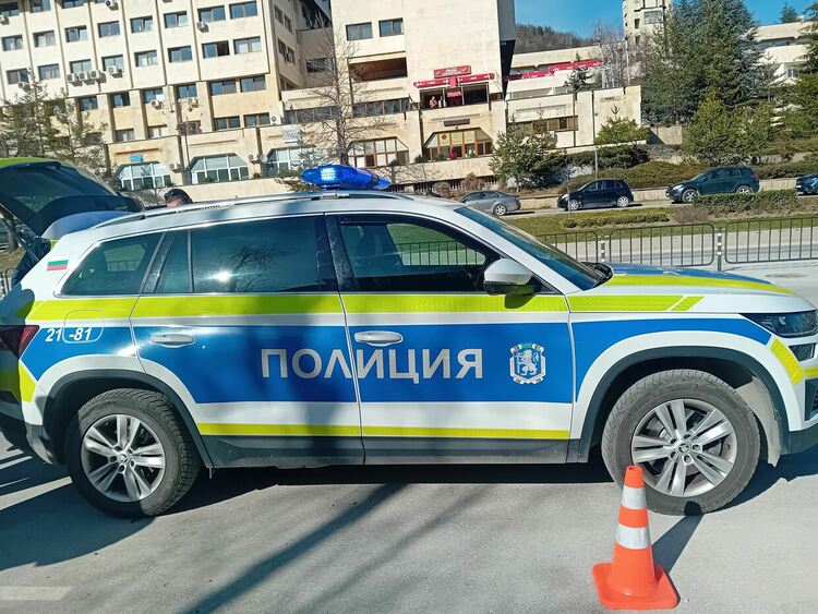 Трима задържани при спецакция за изборни нарушения в Смолян