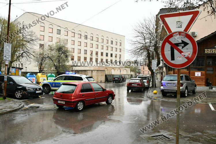 Жена пострада при катастрофа на кръстовище в Хасково